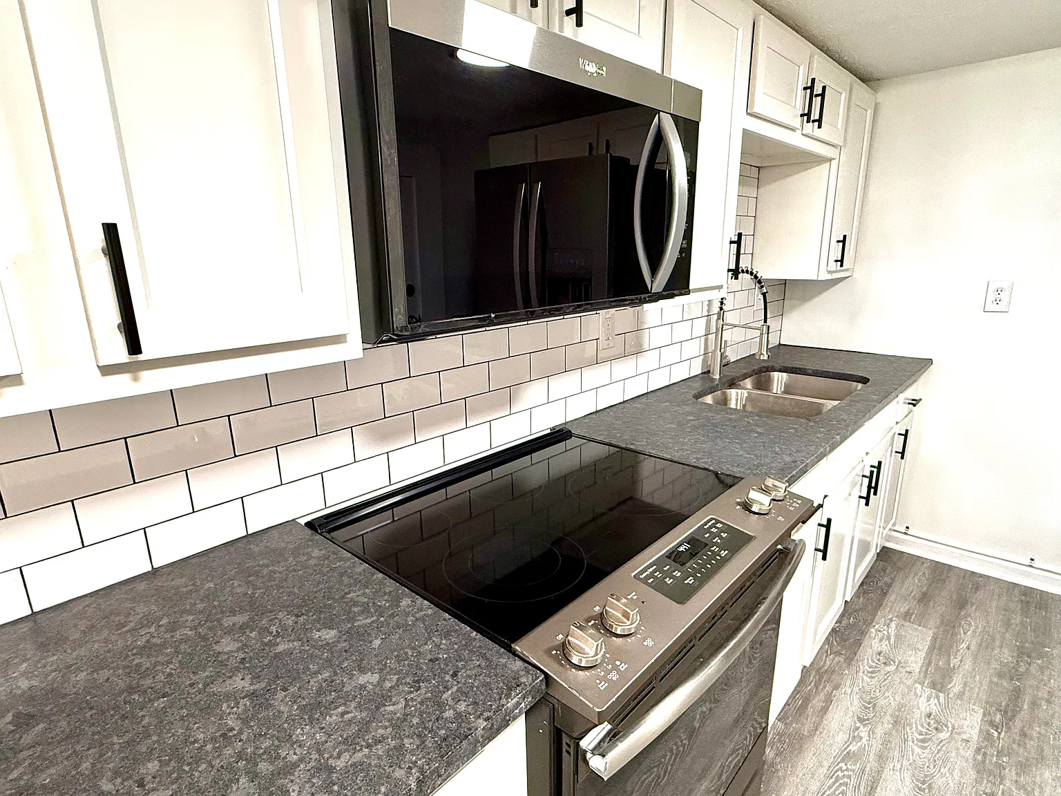 2 bed, 1012 sqft, $1,300 — Photo 1