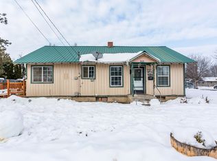 903 W 3rd St, Grandview, WA 98930