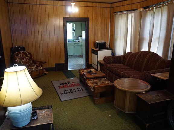 4th image of 924 6th Ave