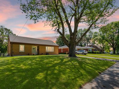 813 16th St, West Des Moines, IA, 50265