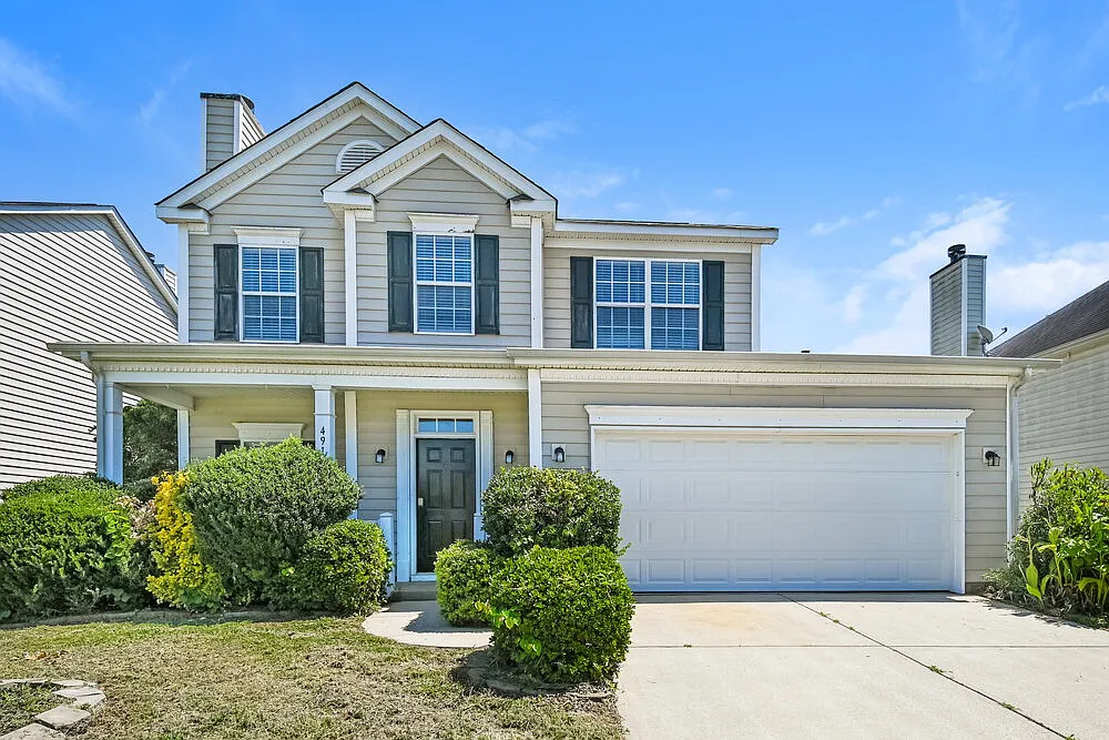 3 bed, 2.5 bath, 1815 sqft, $2,400 — Photo 1