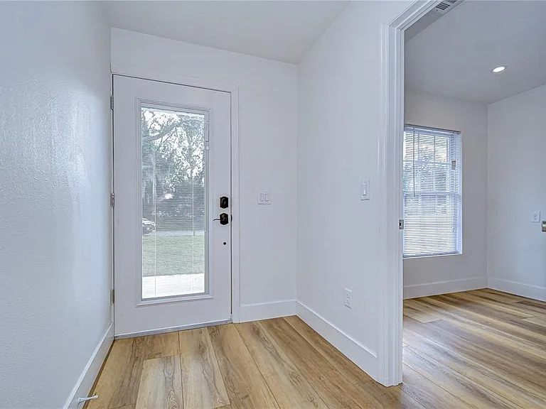 1205 W Hollywood St — Photo 9