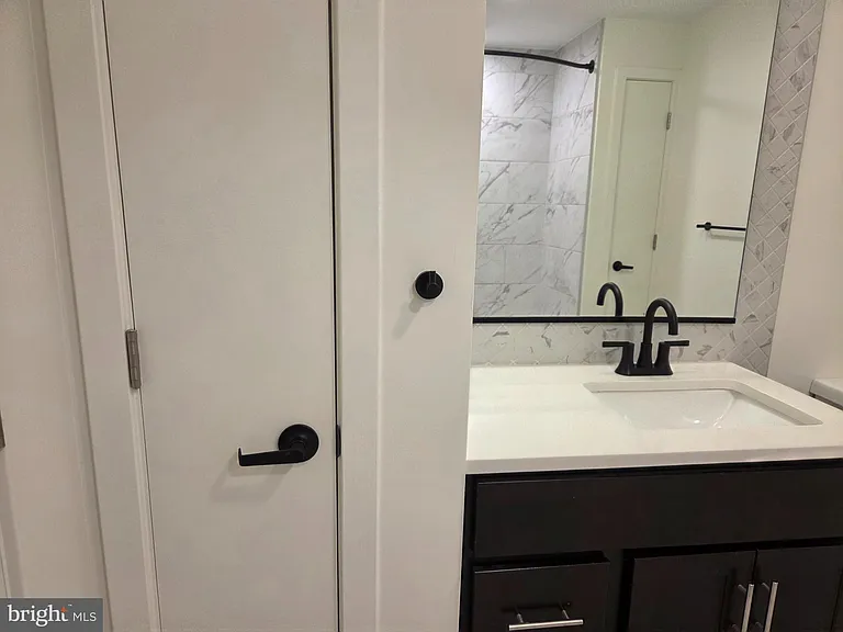 102 Hanover St #204 — Photo 18