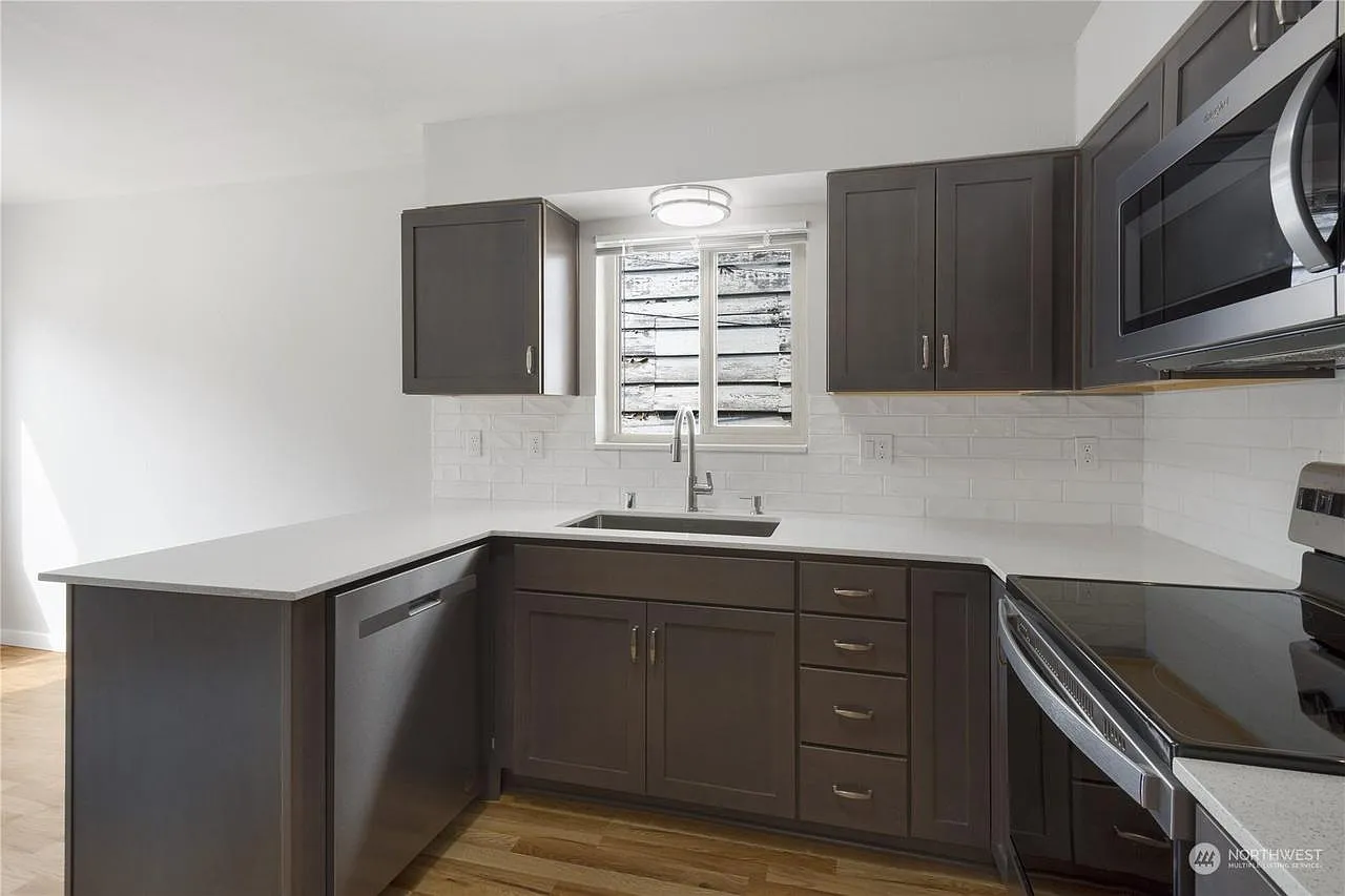 6324 Latona Ave NE — Photo 2