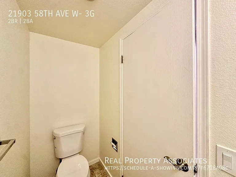 Hillcrest — Photo 43