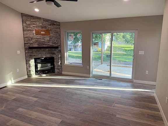 5th image of 829 Prairie View Dr