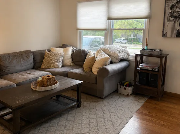 517 1st St, Delafield, WI 53018