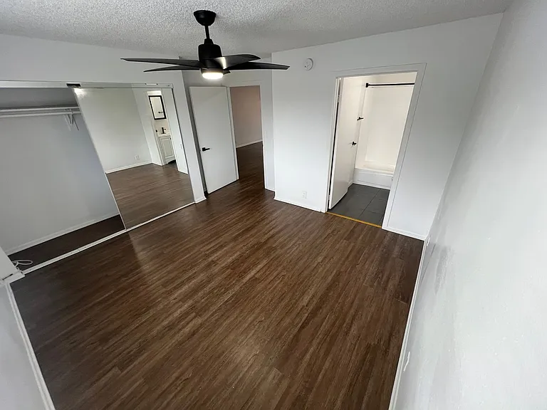 VRA27 LLC- "Villa Regency Apartments" — Photo 31