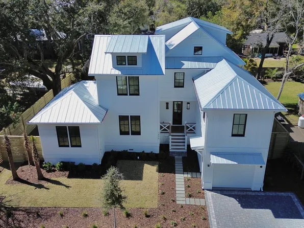 1495 Pocahontas St, Mount Pleasant, SC 29464