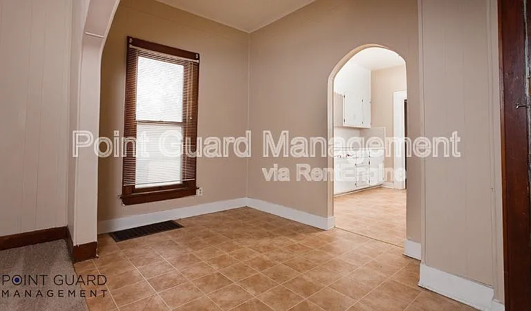221 S Millwood Ave — Photo 6