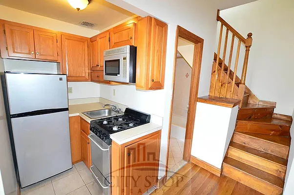 Rented by City Stop Realty | media 23