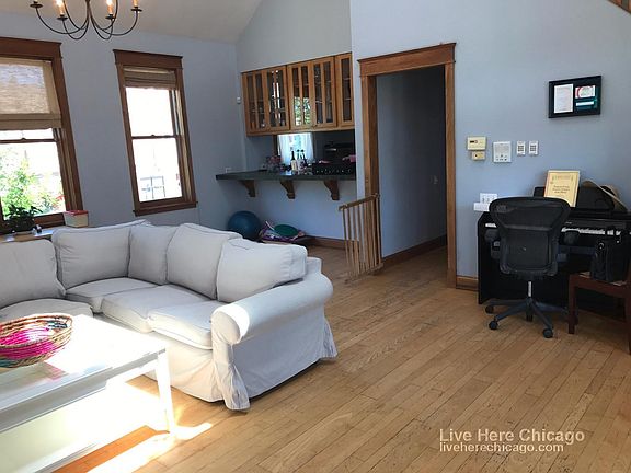4th image of 5028 N Clark St #2P