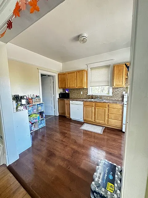 607 E 7th Street - 1 — Photo 4