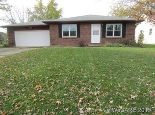215 Phillips Dr, Wapakoneta, OH 45895