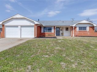 2900 N Viewpoint Dr, Midwest City, OK 73110