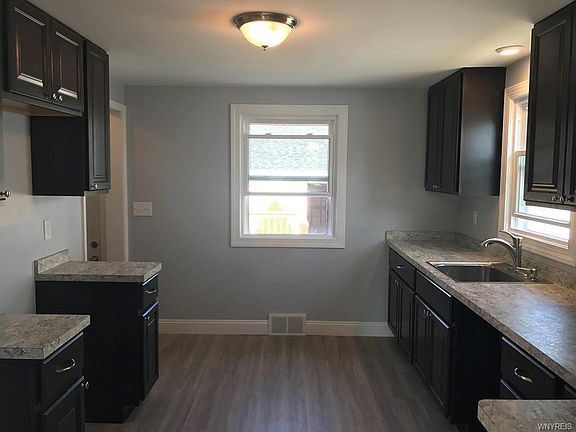 3rd image of 4555 Oxford Ter