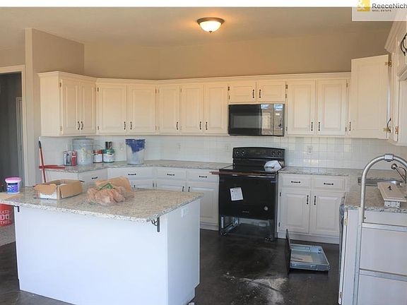 4th image of 12307 Oak St