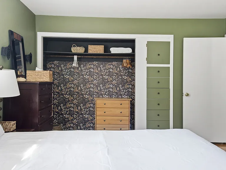 Primary bedroom with brand new Helix mattress