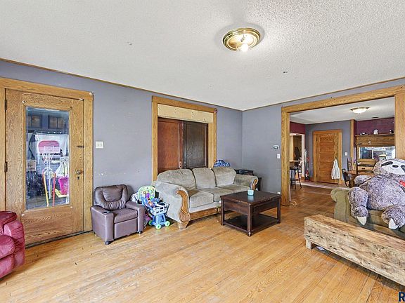 4th image of 101 W 1st Ave