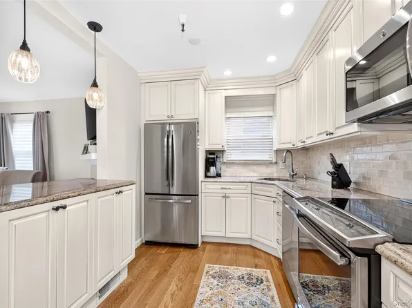 36 Greenridge Avenue #202, White Plains, NY 10605