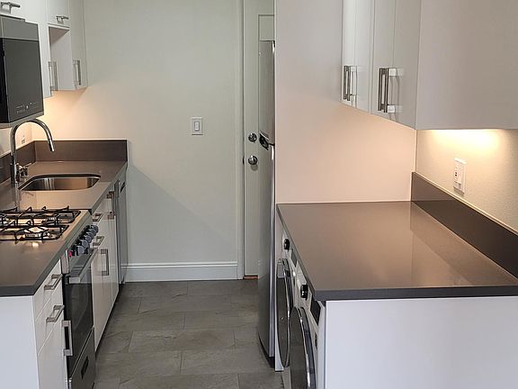 5th image of 2268 Park Blvd APT 2