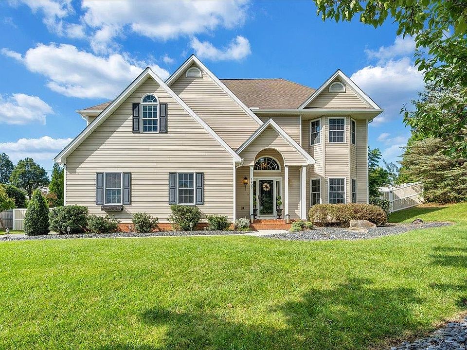 1st image of 1205 Cedar Orchard Dr E