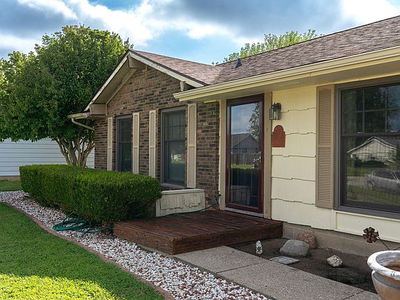 3rd image of 3627 Platte Dr