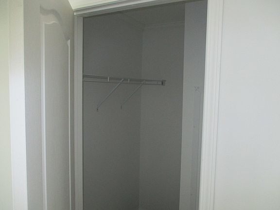 5th image of 2 Willow Dr #245