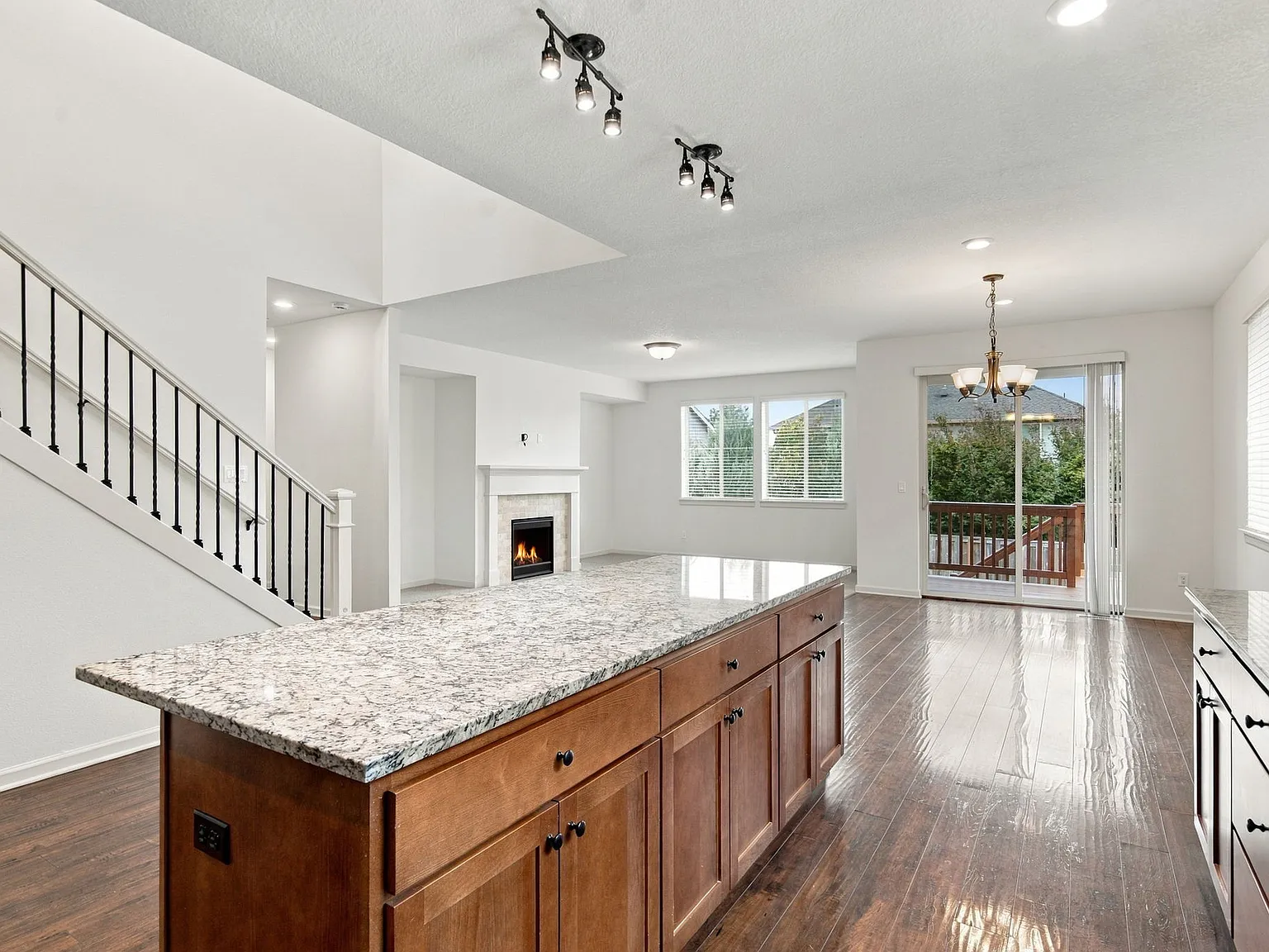 3 bed, 2.5 bath, 2613 sqft, $3,190 — Photo 4