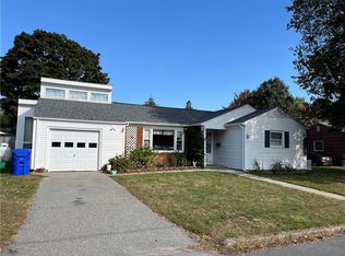 5 Robin Hood Dr, Riverside, RI 02915