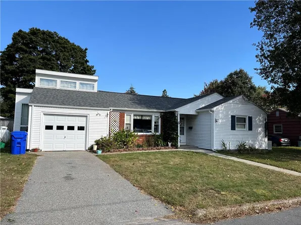 5 Robin Hood Dr, Riverside, RI 02915