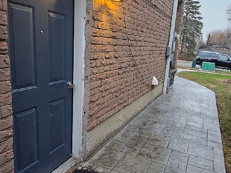 88 Hewitt Cres #LOWER — Photo 16