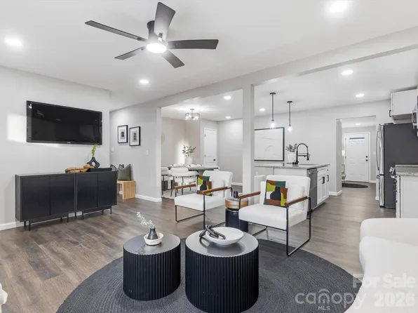 9243 Edgevale Dr, Charlotte, NC 28216