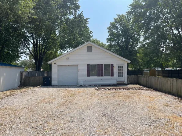 620 4th St, Keyesport, IL 62253