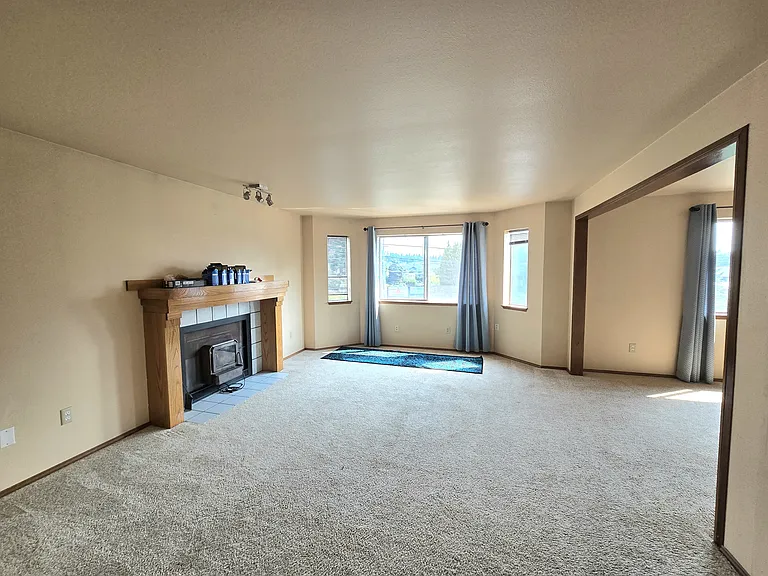 11501 5th Ave NE — Photo 3