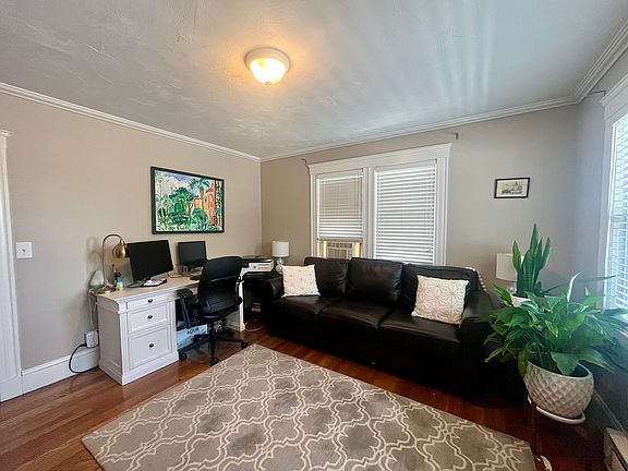 4th image of 33 Bancroft St #33