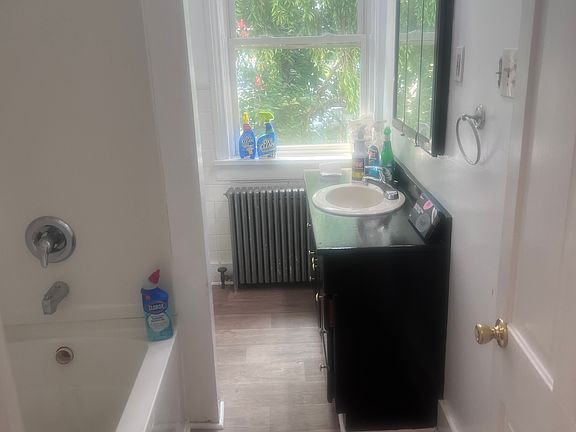 5th image of 100 2nd St APT 3