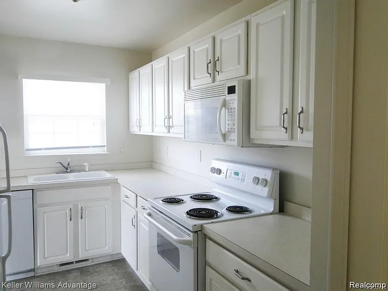 16825 Carriage Way — Photo 7