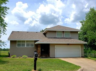 710 Crestview Dr, Monett, MO 65708