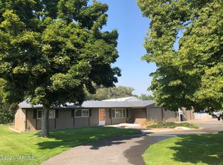 2204 S 8th Ave, Yakima, WA 98903