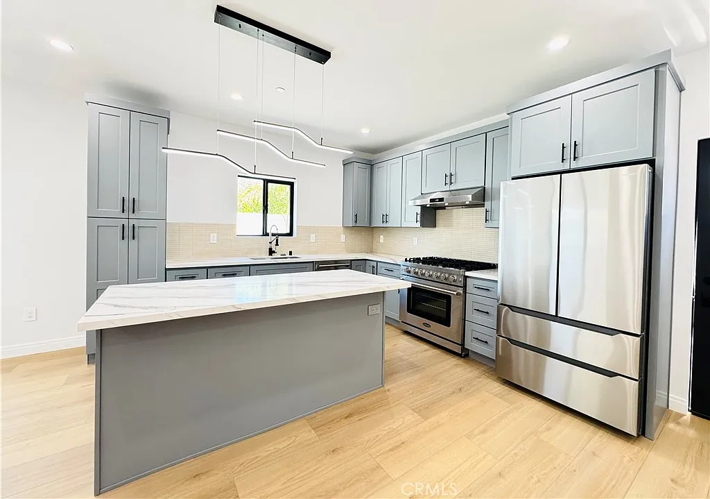 2 bed, 2.5 bath, 1142 sqft, $3,395 — Photo 2