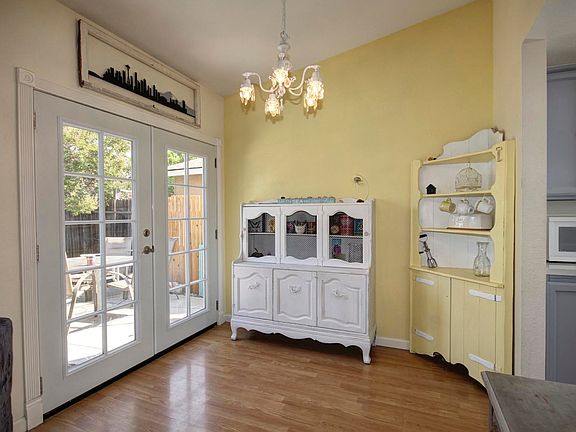 3rd image of 631 Oakborough Ave
