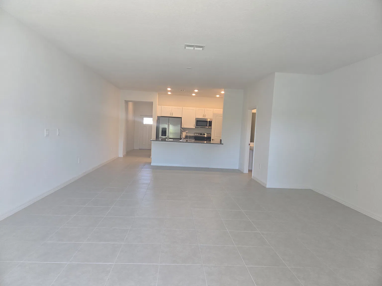 3 bed, 2.5 bath, 1993 sqft, $2,700 — Photo 3