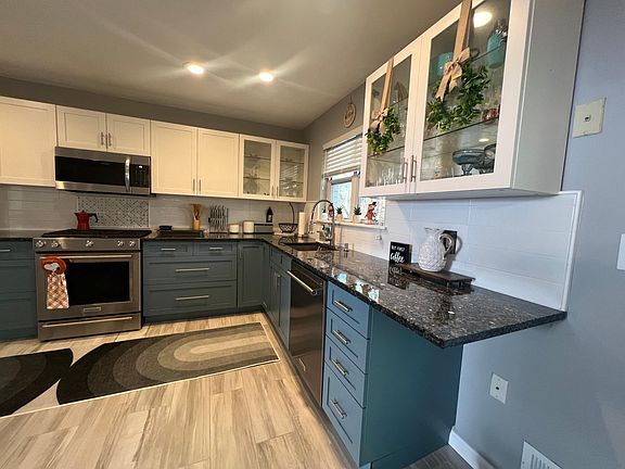 2nd image of 7 Kensington Ct #7