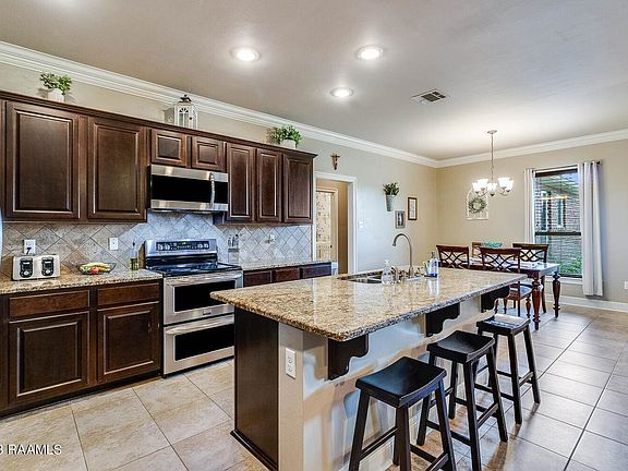 5th image of 125 Village View Dr