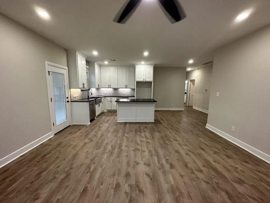 914 West Baker Street, Denison, TX 75020 - 1 — Photo 3