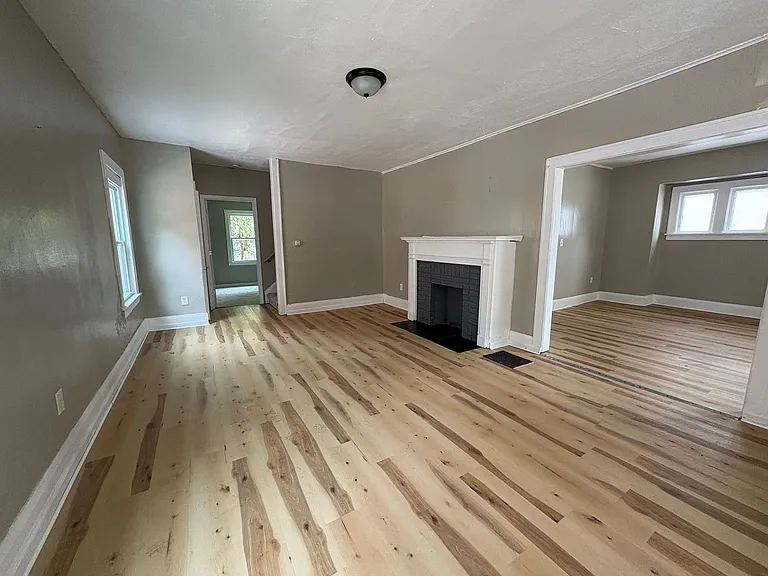 4224 Fairview Dr — Photo 3