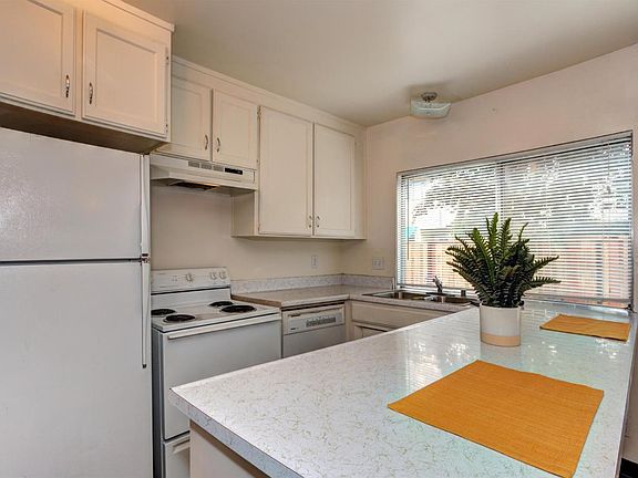 2nd image of 1286 Bacchus Dr
