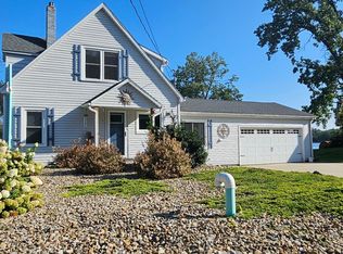 227 Lakeview Dr, Walkerton, IN 46574