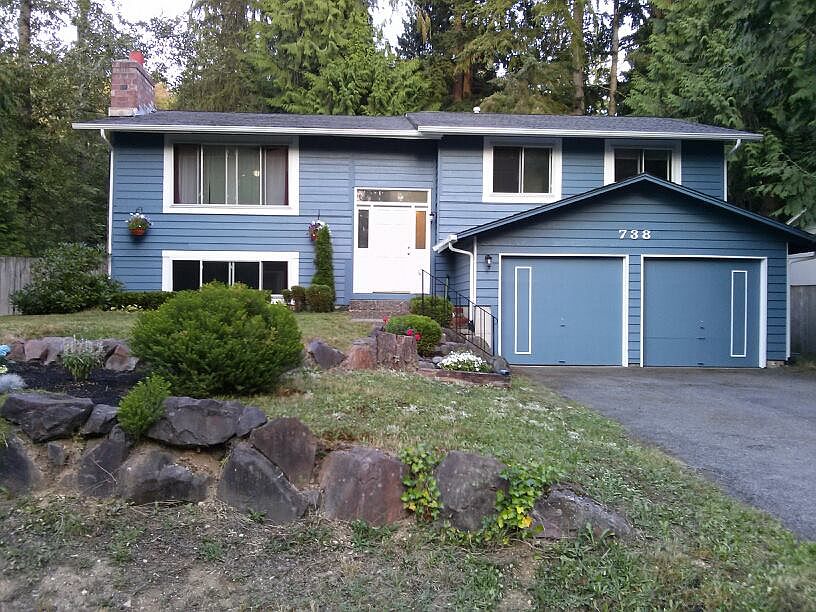 1st image of 738 218th Ave NE